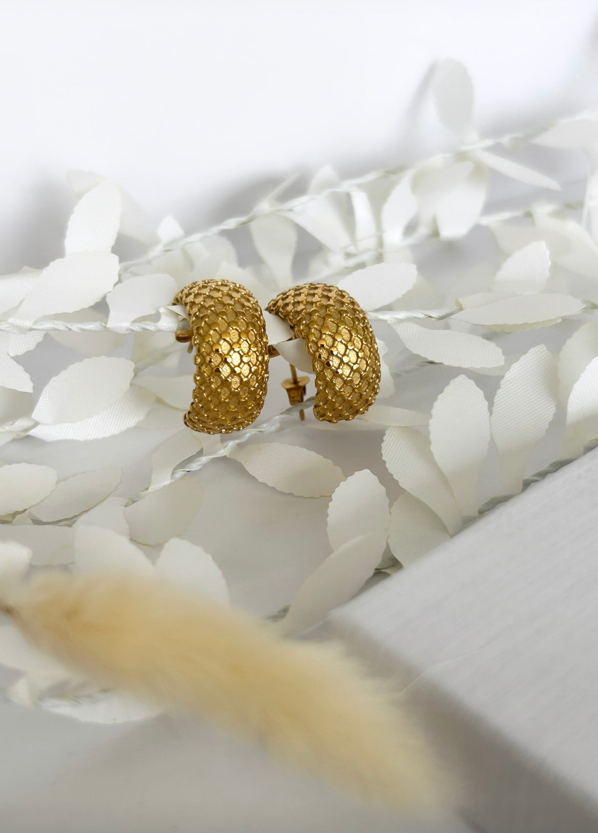 Luxe honeycomb hoop earrings in Gold