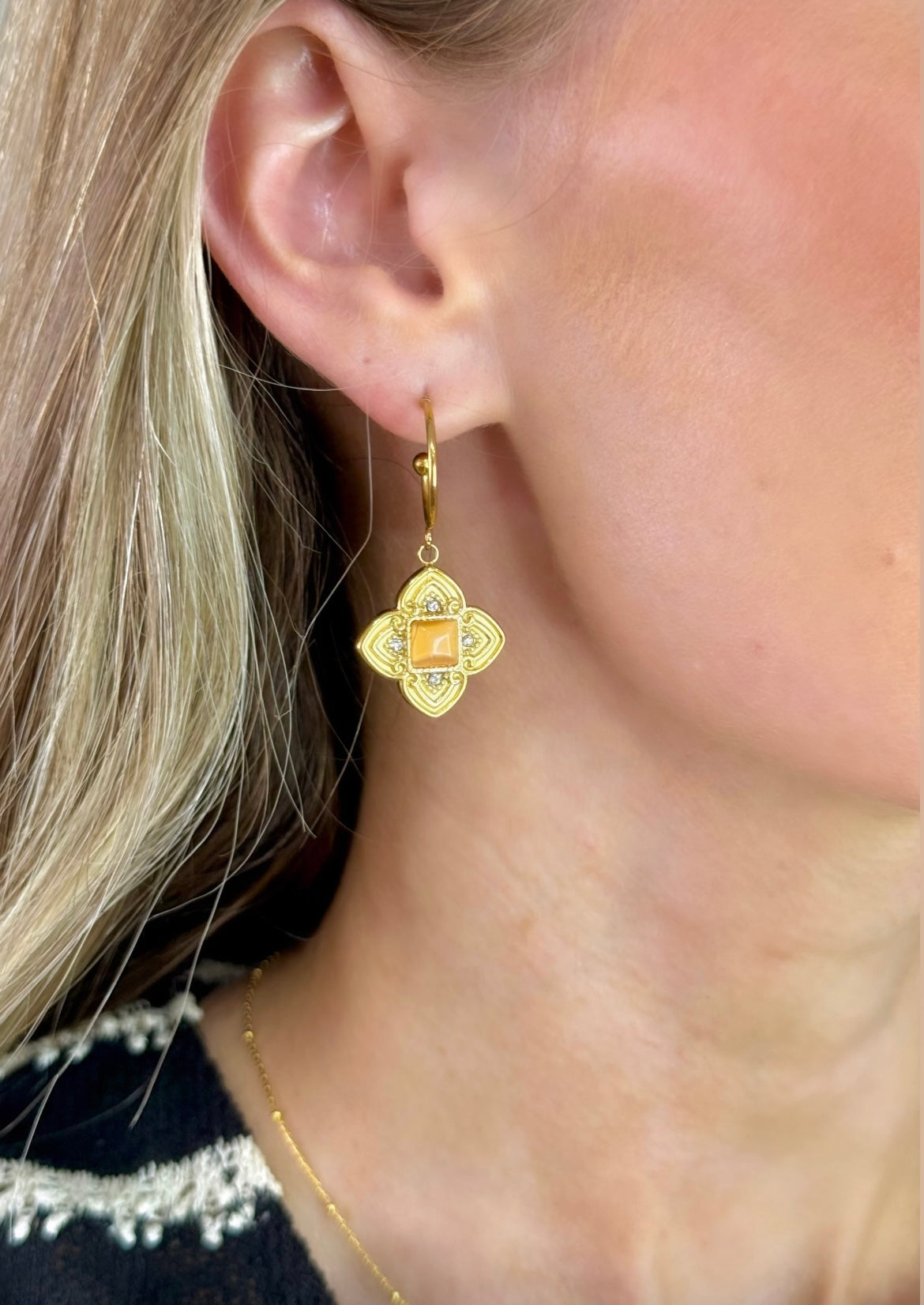 Cleopatra earrings in Gold