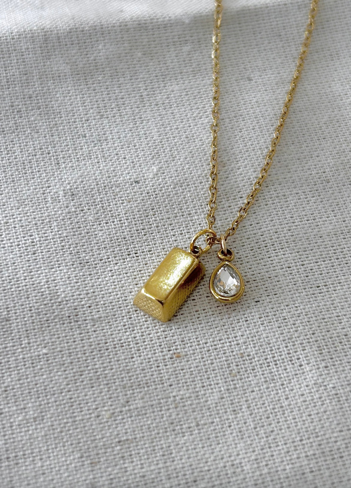 Gold bar bullion necklace in gold
