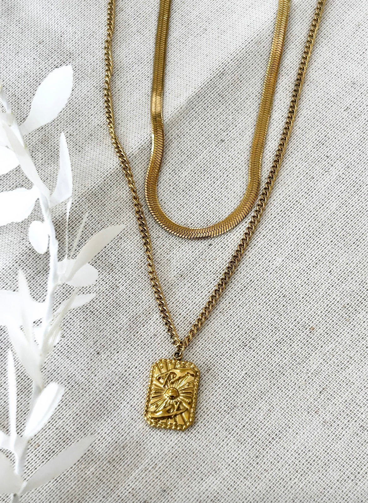 Sun worshipper double layer necklace in gold
