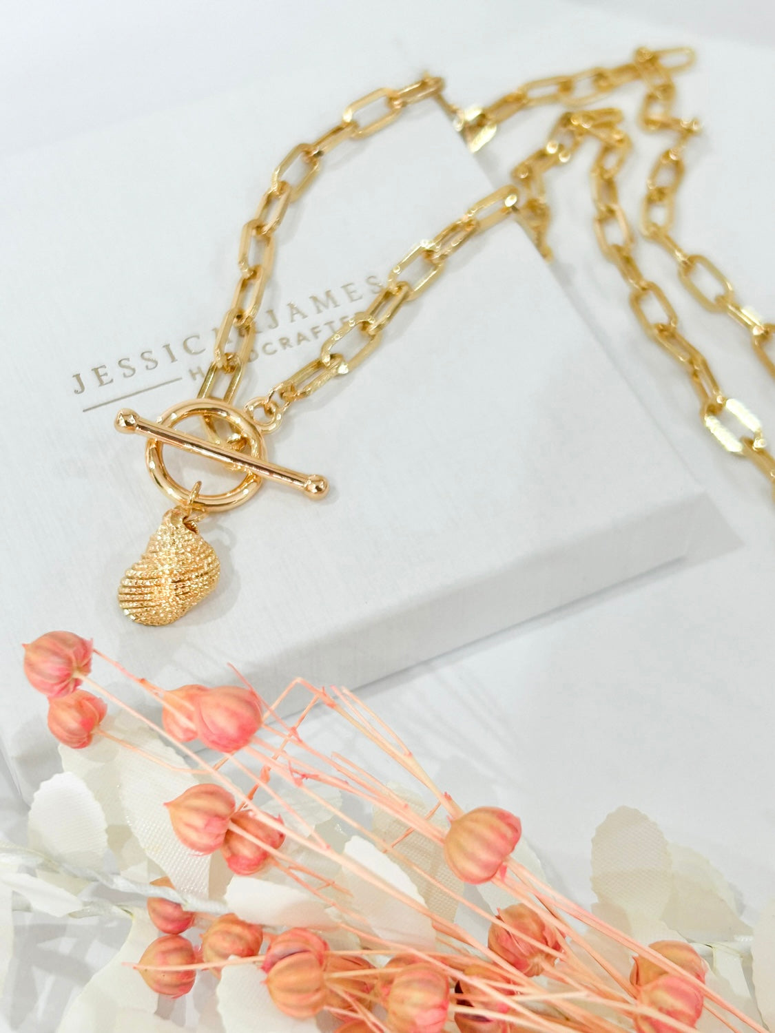 Beach goddess shell necklace in gold