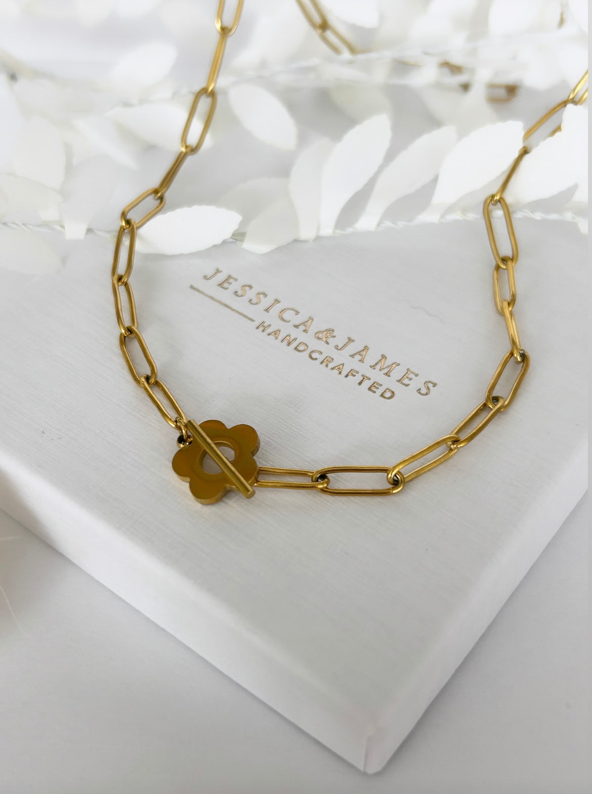 Flower T bar necklace in gold