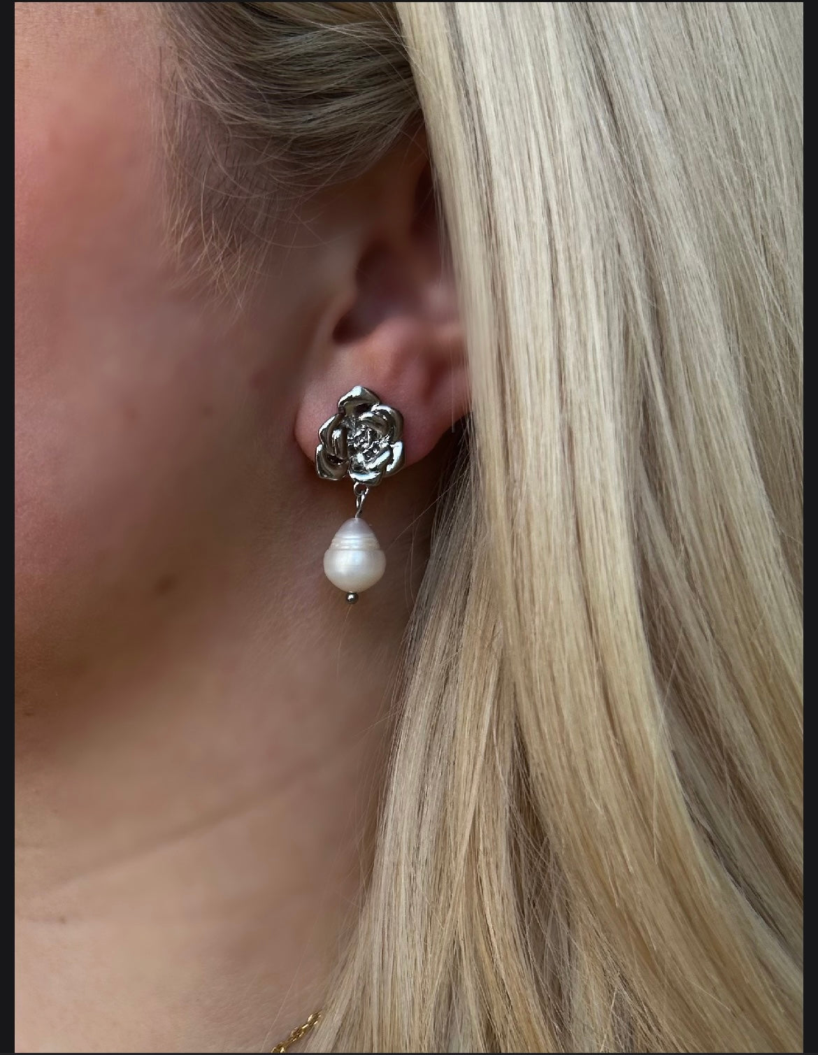 Silver rose natural pearl stud earrings