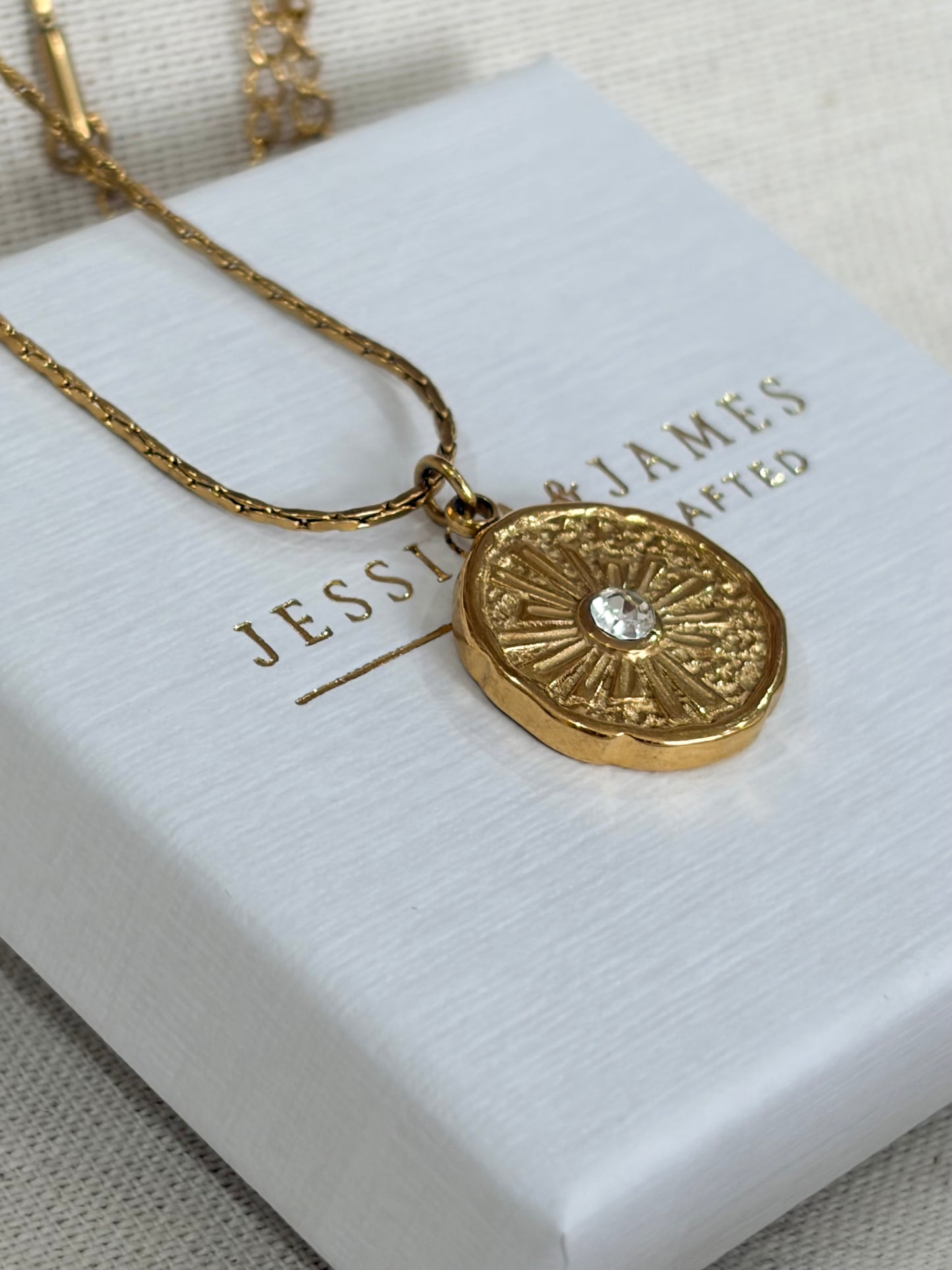 Celestial luxe necklace in gold