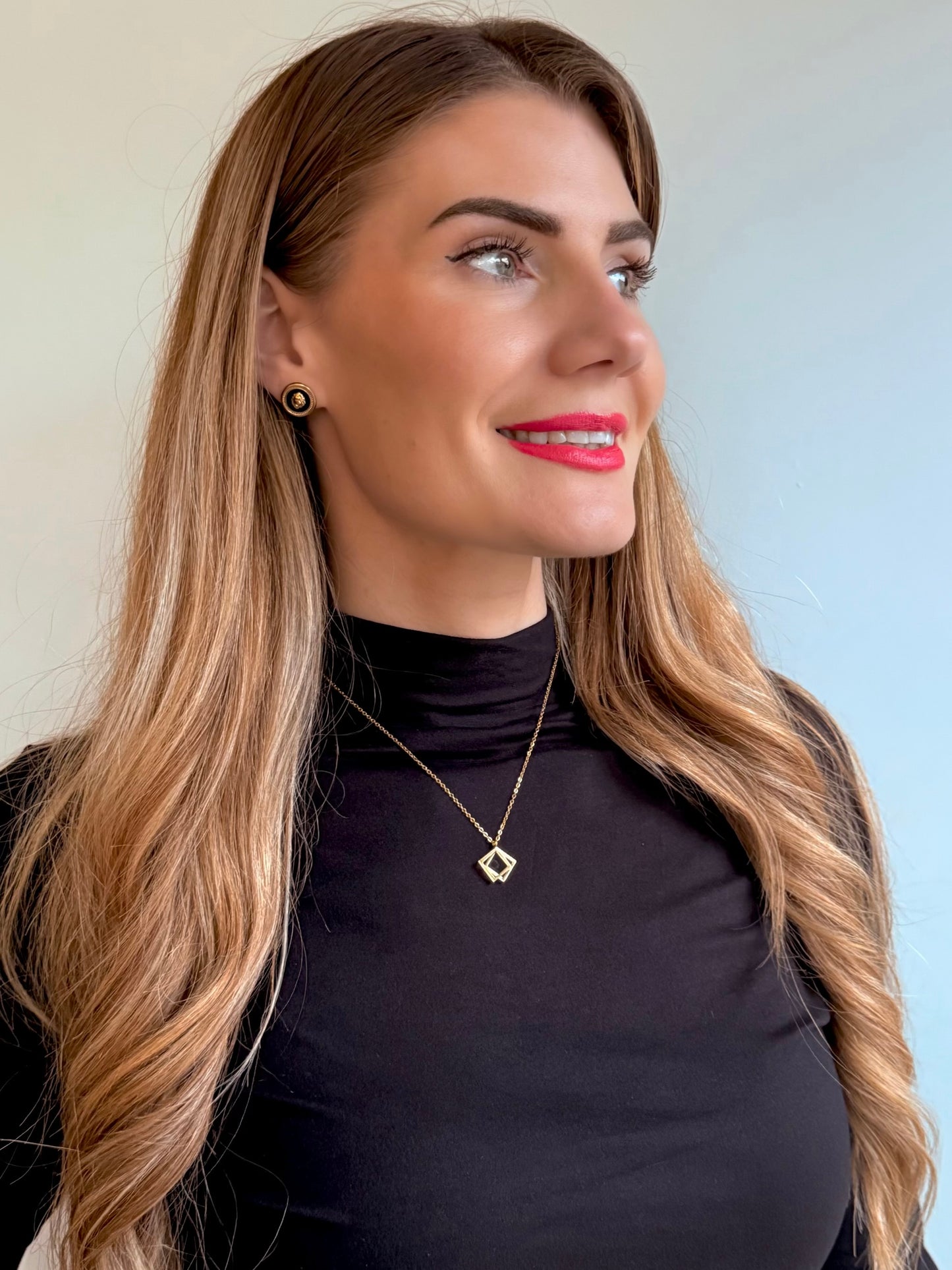 Geometric infinity star necklace