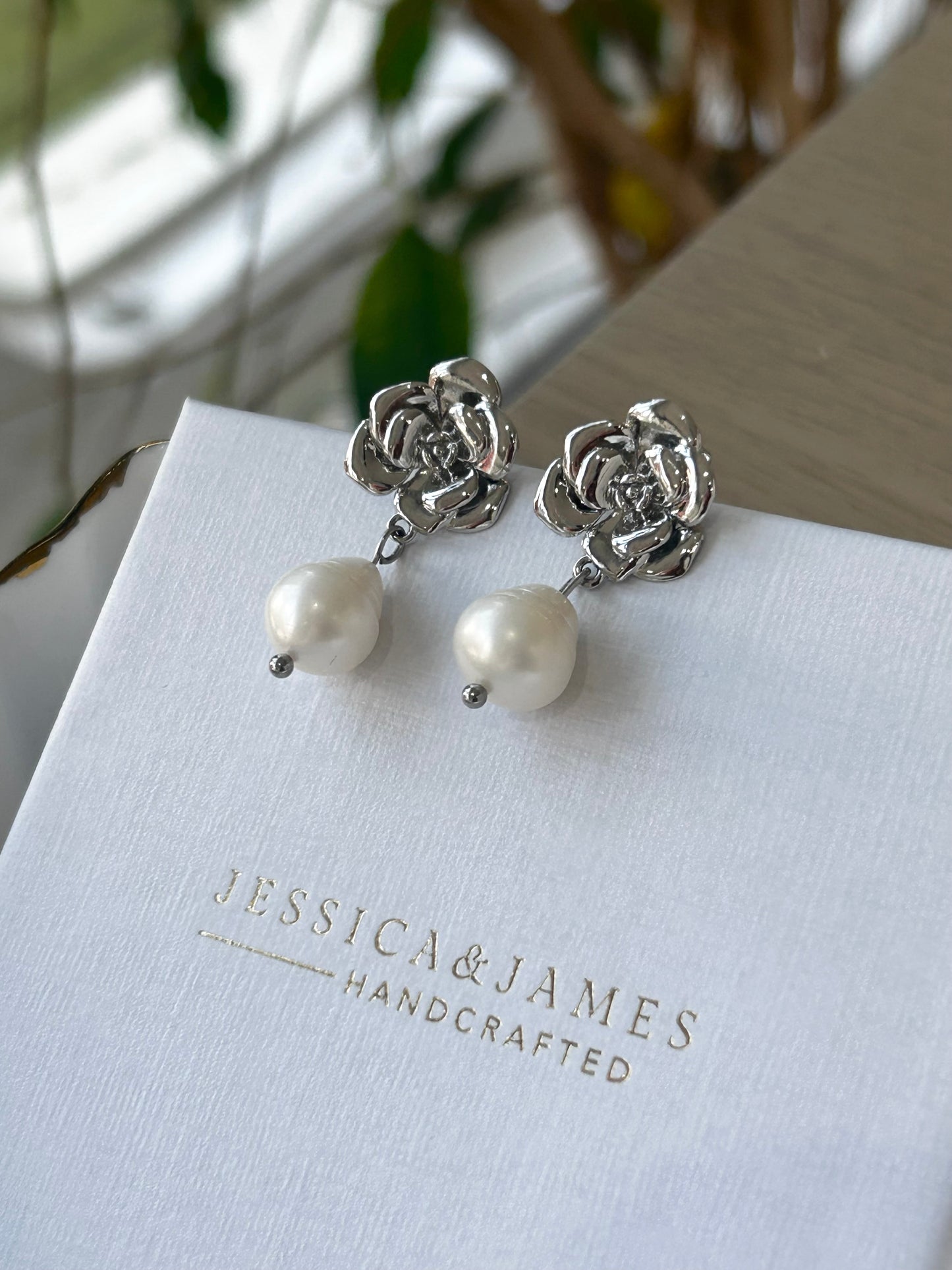 Silver rose natural pearl stud earrings
