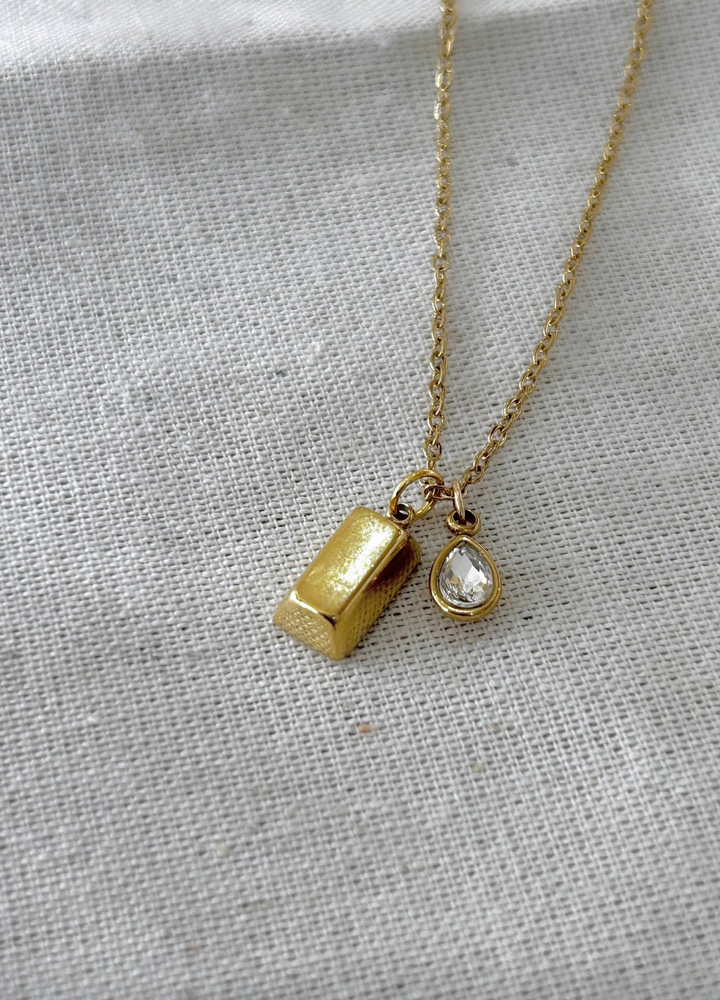 Gold bar bullion necklace in gold