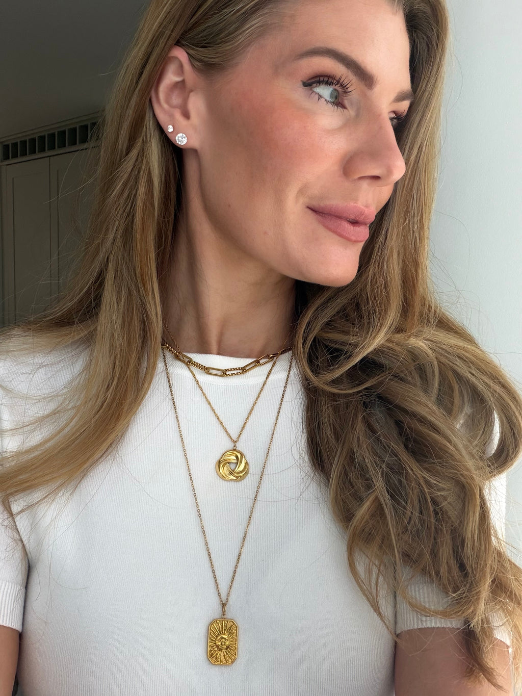 Gold Diamond stud earrings ROUND CLASSIC