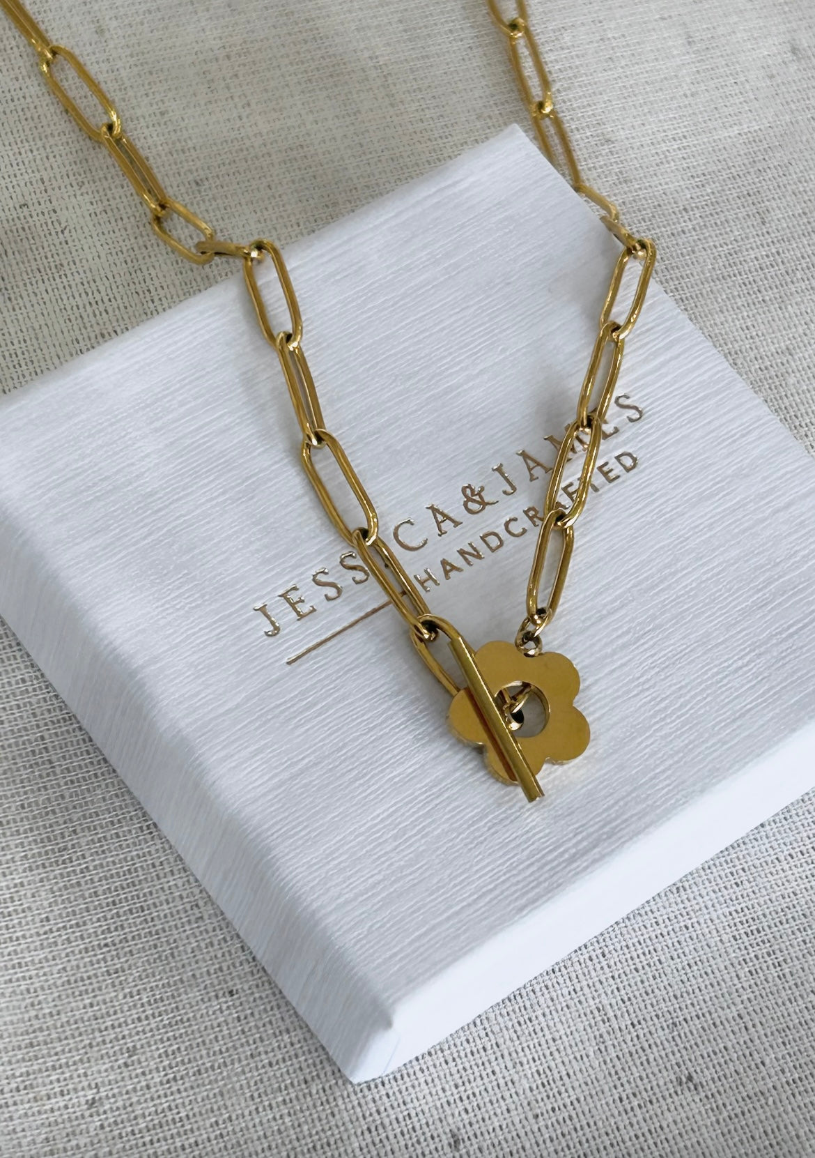 Flower T bar necklace in gold
