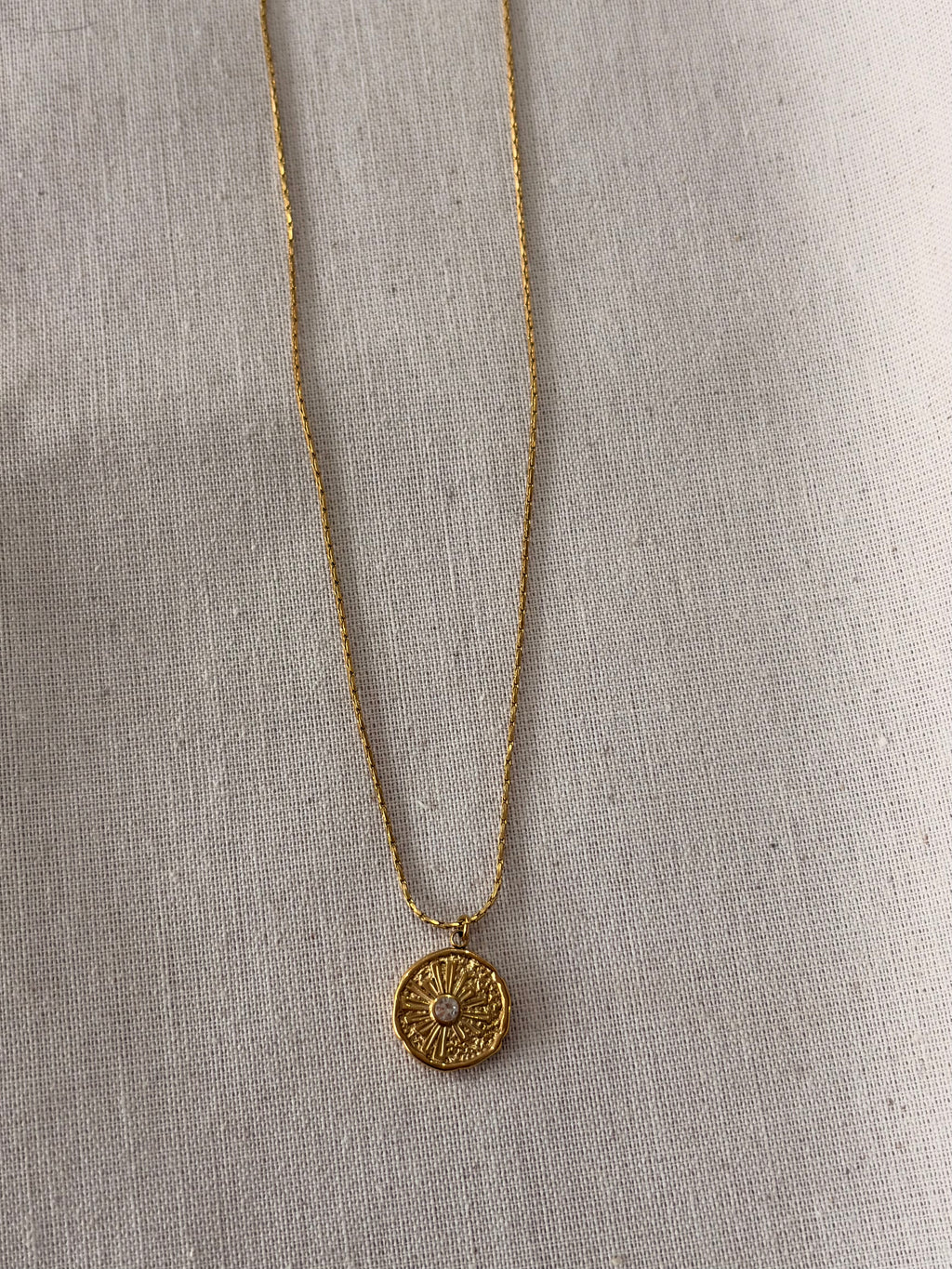 Celestial luxe necklace in gold