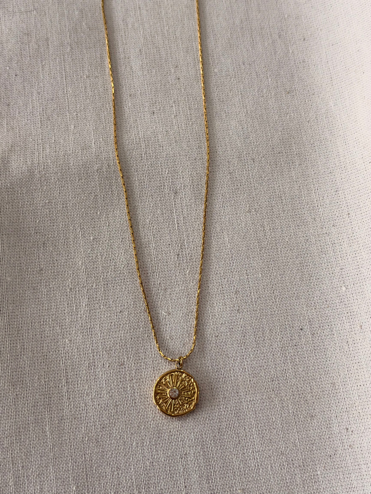 Celestial luxe necklace in gold