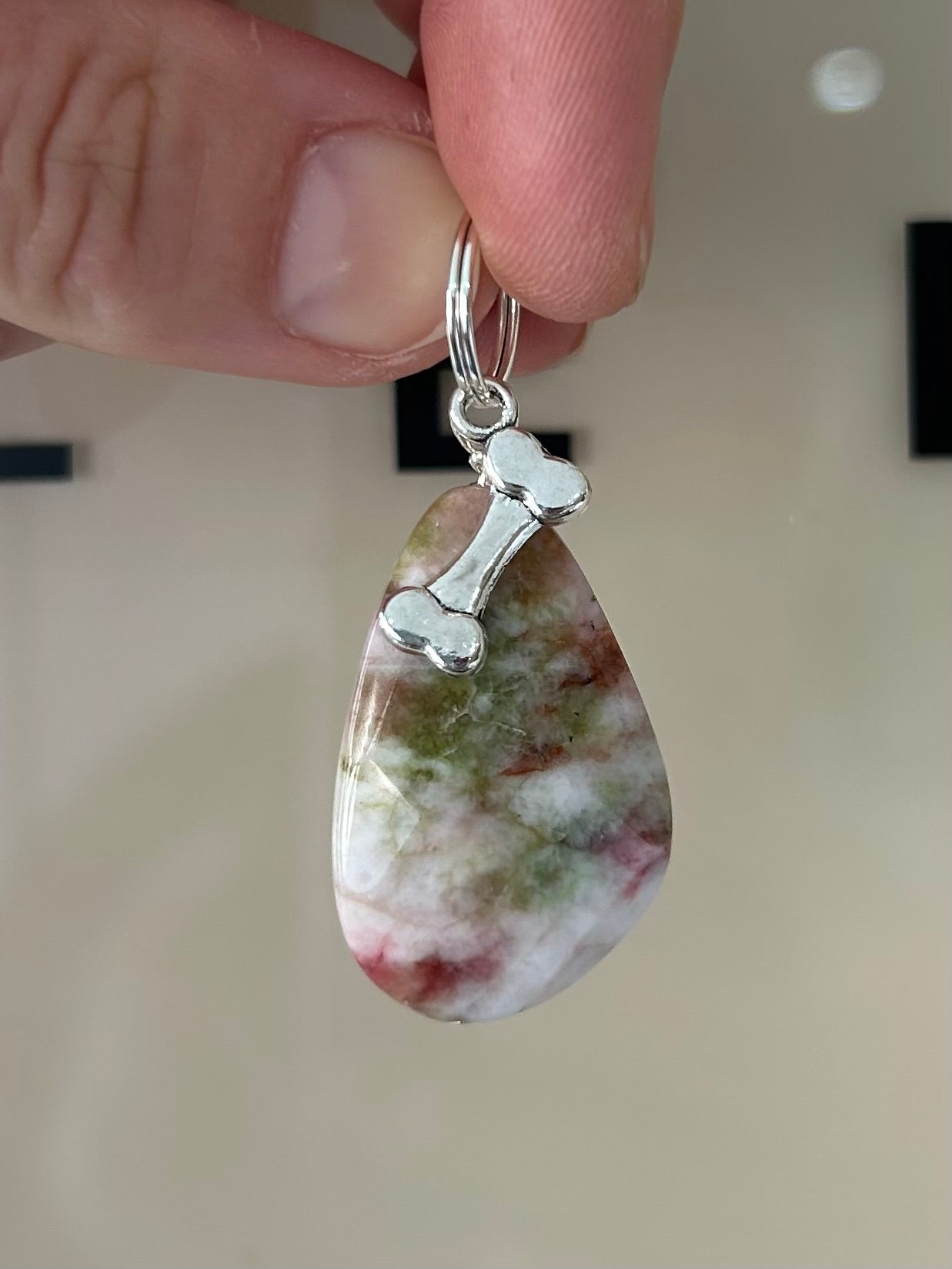 XL calming crystal pet collar charm - Agate | stress relieving, for nervous dogs