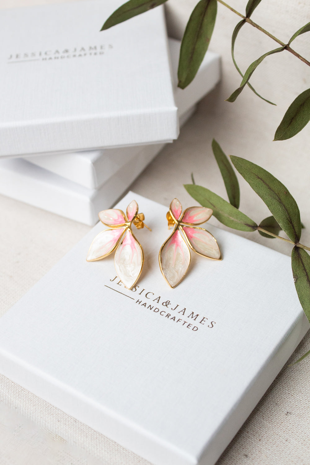Gabby flower earrings in Pink/Pearl