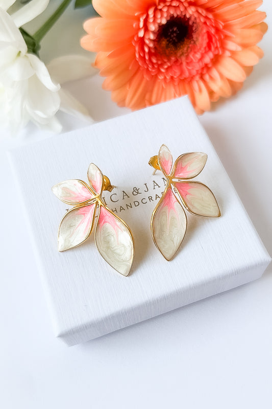 Gabby flower earrings in Pink/Pearl