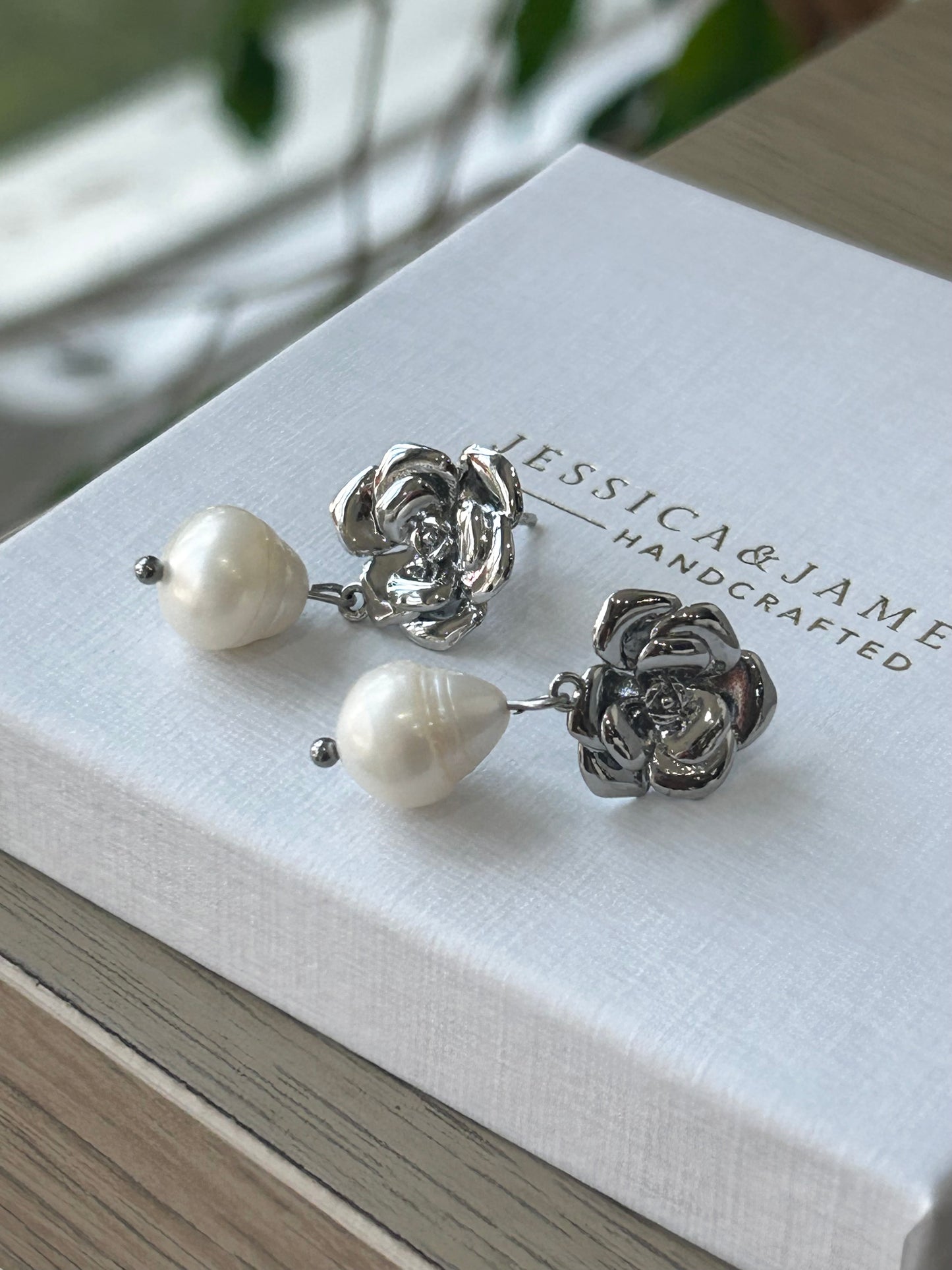 Silver rose natural pearl stud earrings