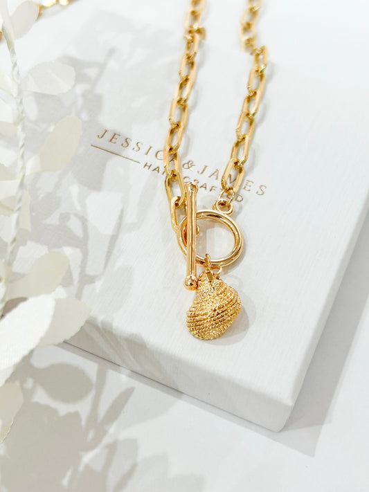 Beach goddess shell necklace in gold
