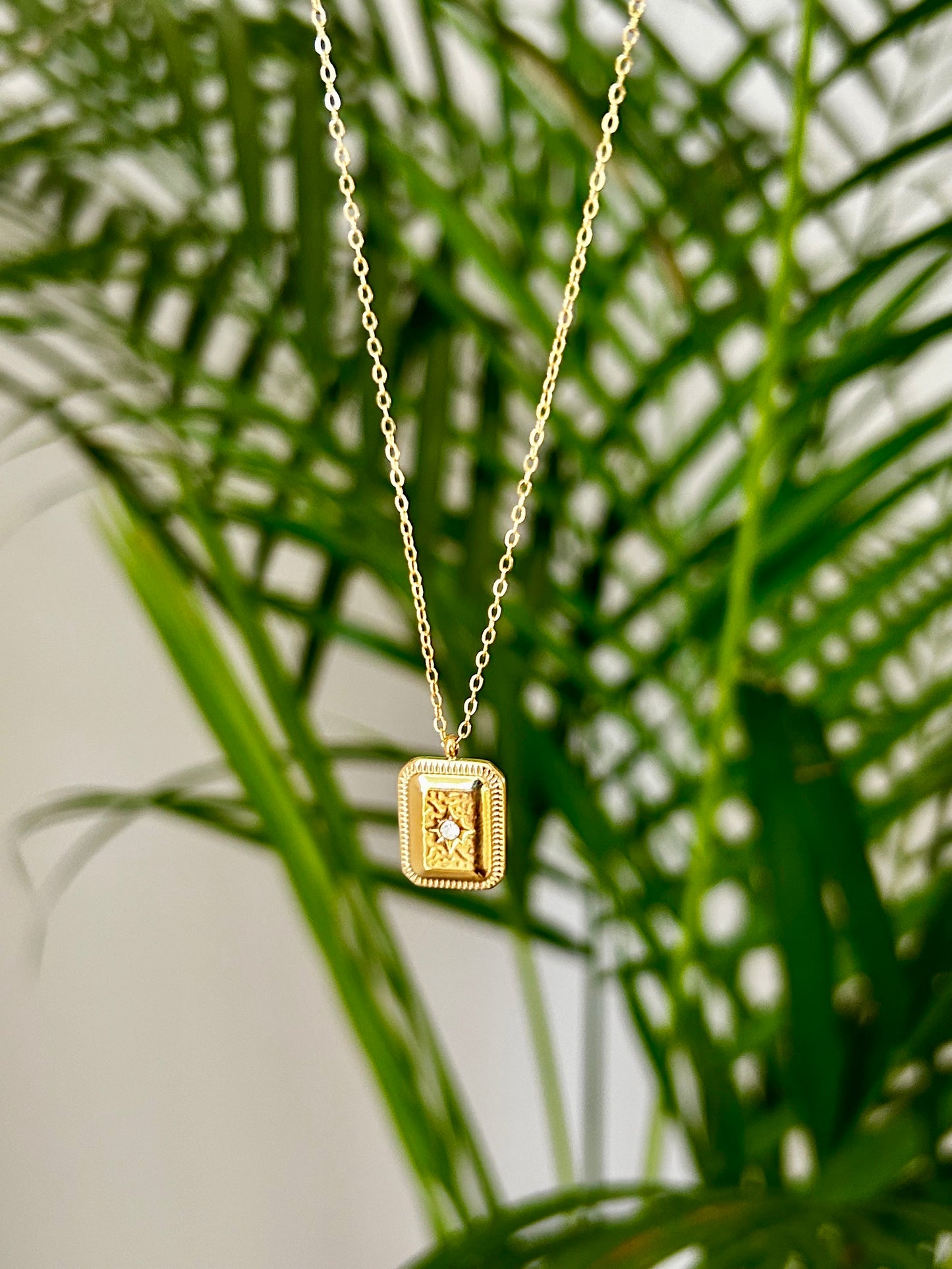 Darcy - Gold bullion necklace