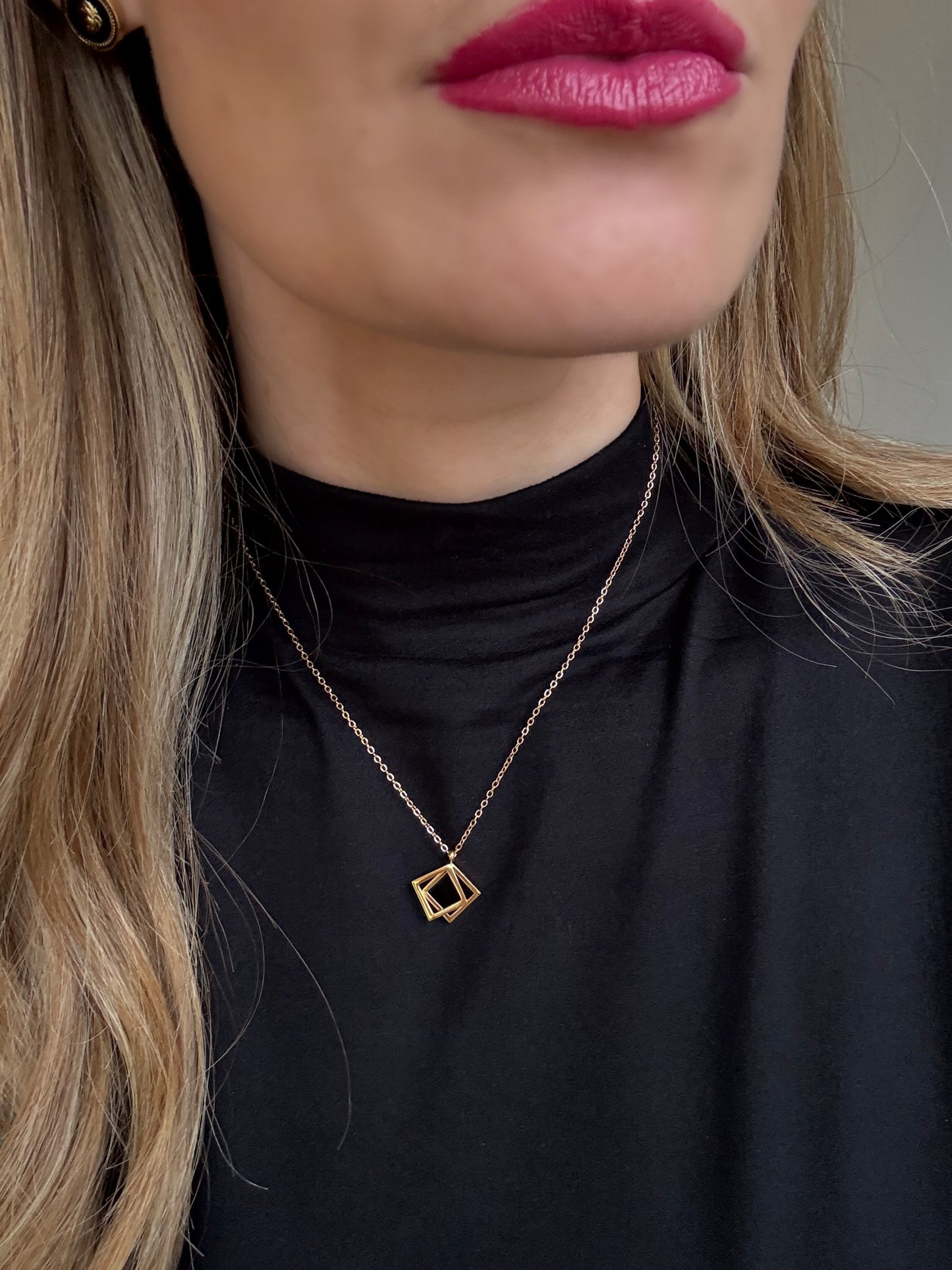 Geometric infinity star necklace