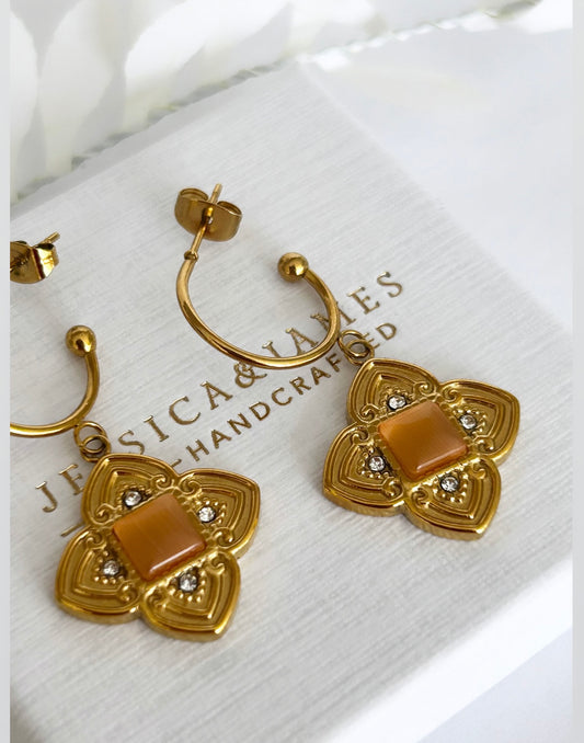 Cleopatra earrings in Gold