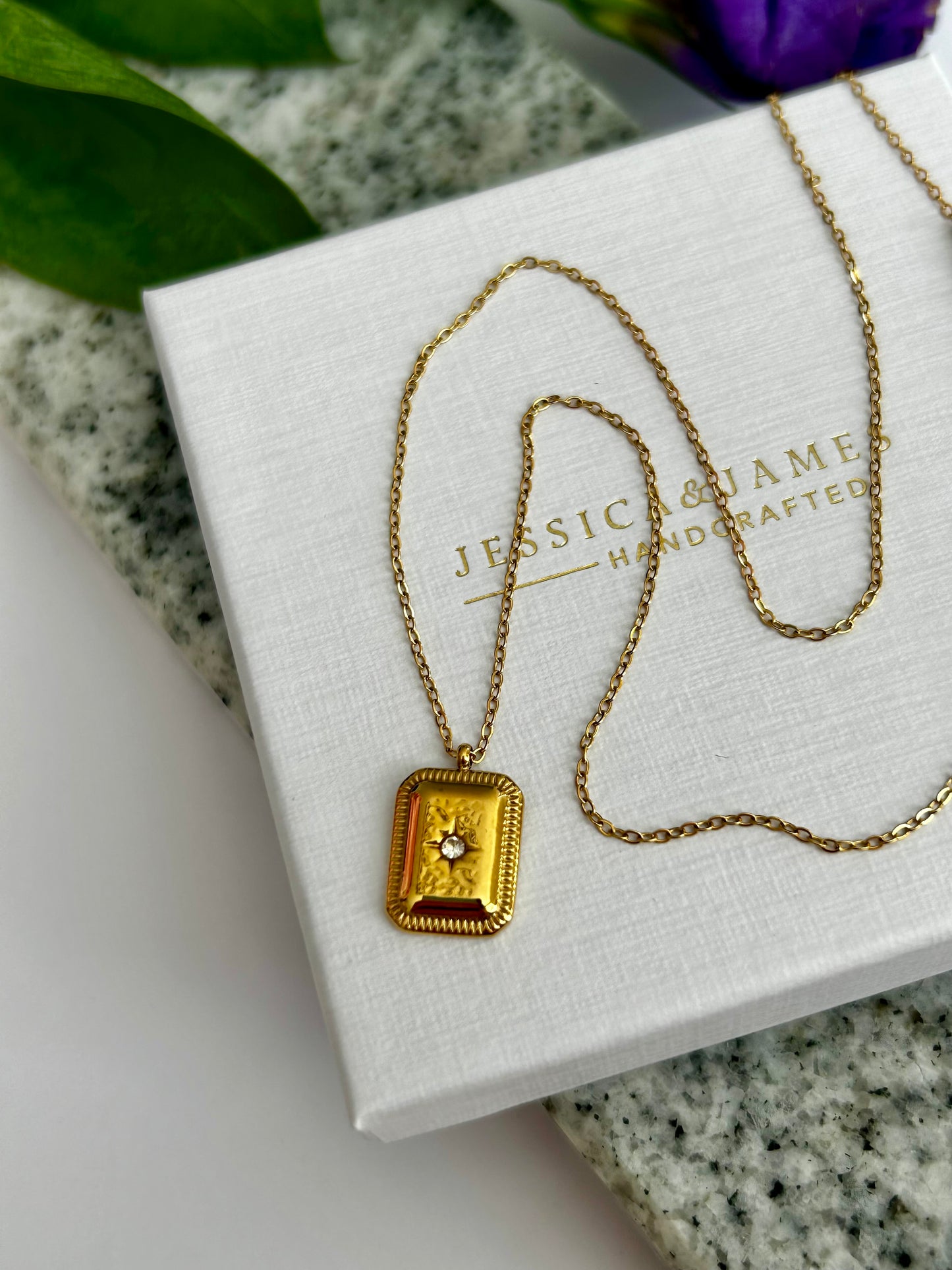 Darcy - Gold bullion necklace