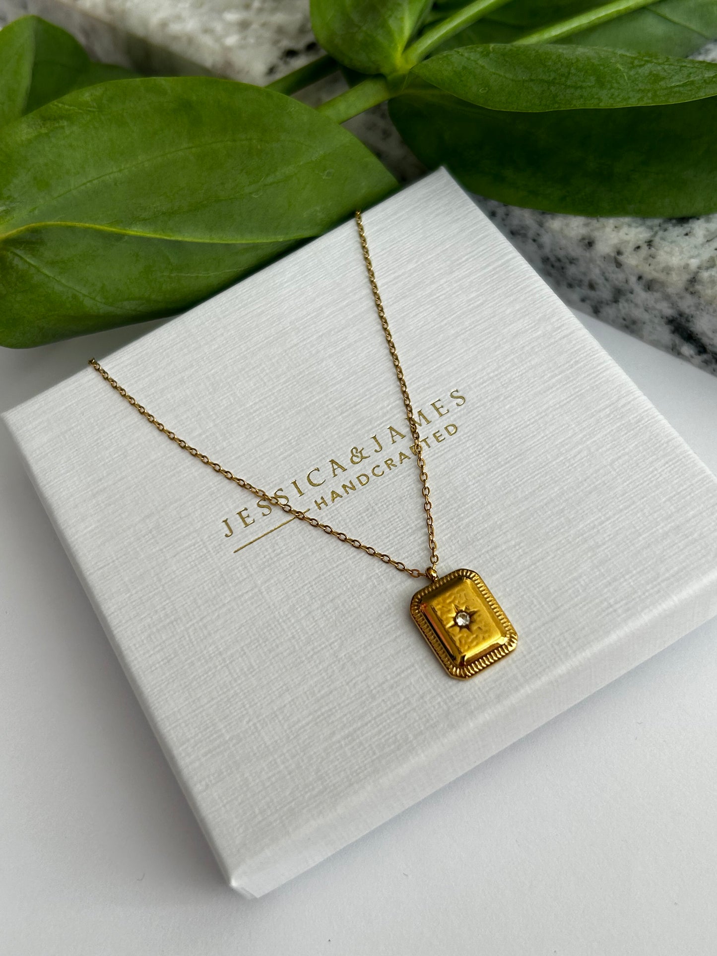 Darcy - Gold bullion necklace