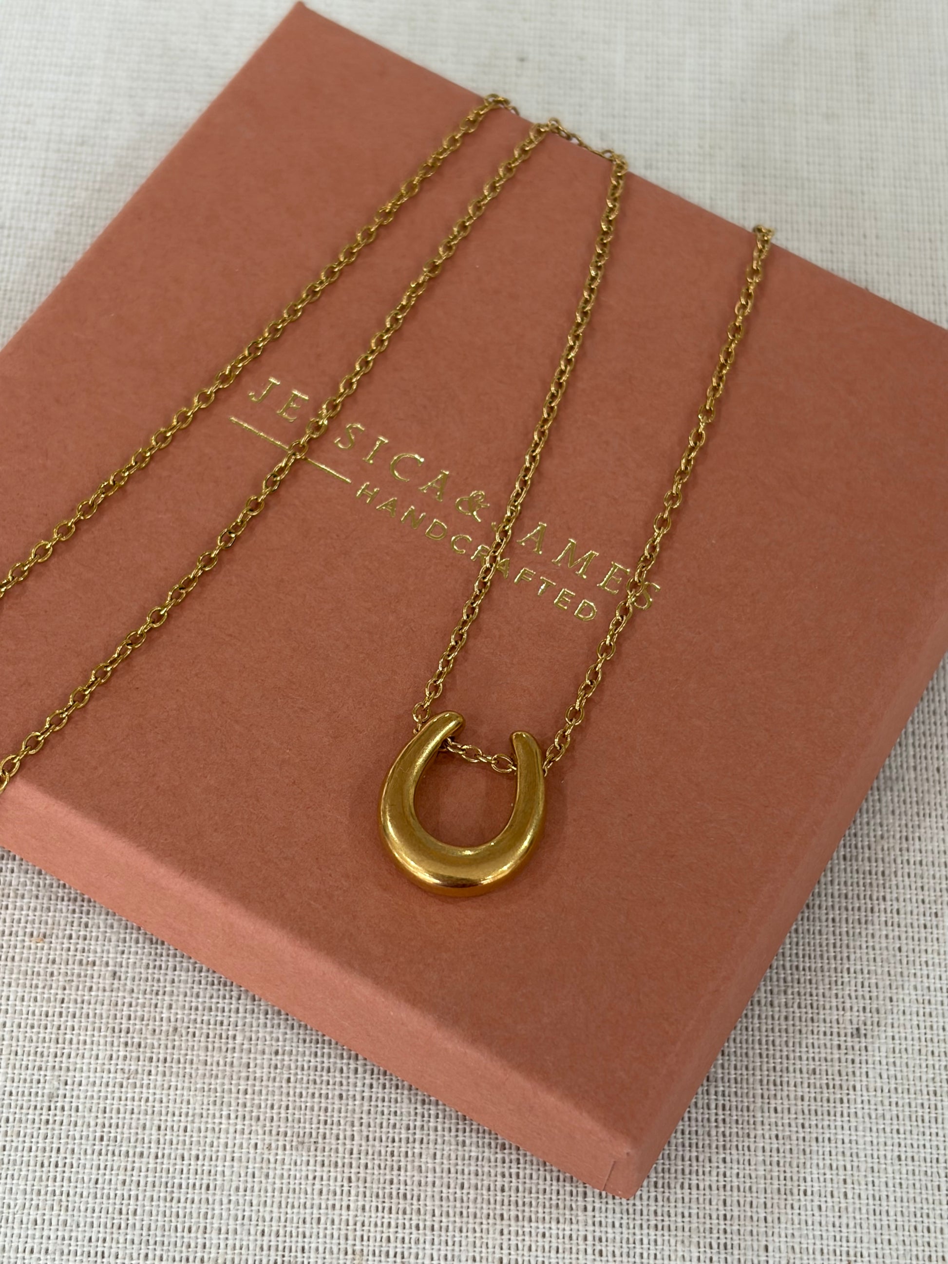 Gold horseshoe necklace